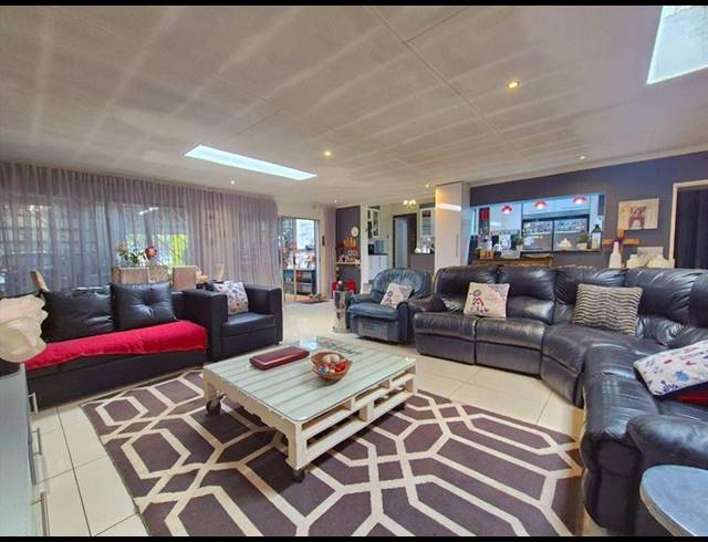 4 BEDROOM HOUSE FOR SALE IN DALVIEW